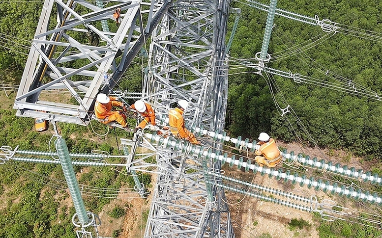 Công điện của Thủ tướng Chính phủ về việc huy động các nguồn lực của địa phương để bảo đảm hậu cần và tăng cường hỗ trợ thi công công trình đường dây 500 kV mạch 3 từ Quảng Trạch đến Phố Nối