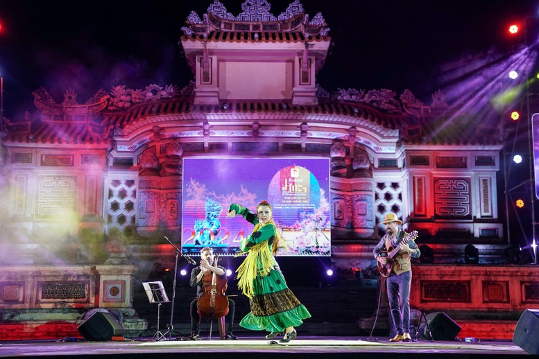 Cháy cùng Tuần lễ Festival nghệ thuật quốc tế Huế- Ảnh 2.