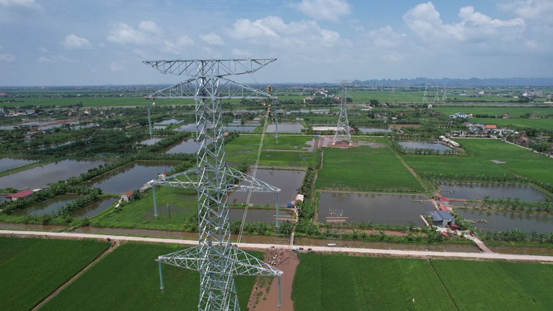 EVN hoàn thành, đóng điện và đưa vào vận hành 45 công trình lưới điện- Ảnh 1.