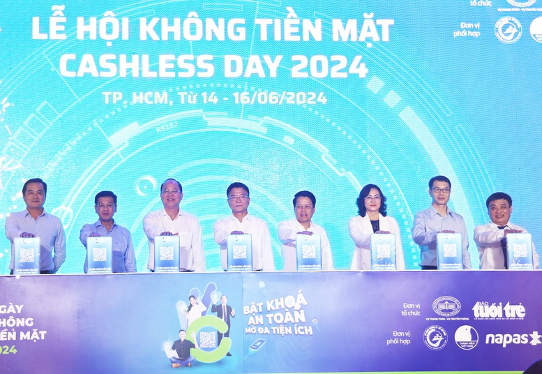 Phó Thủ tướng Lê Thành Long dự khai mạc Lễ hội Không tiền mặt 2024- Ảnh 1.