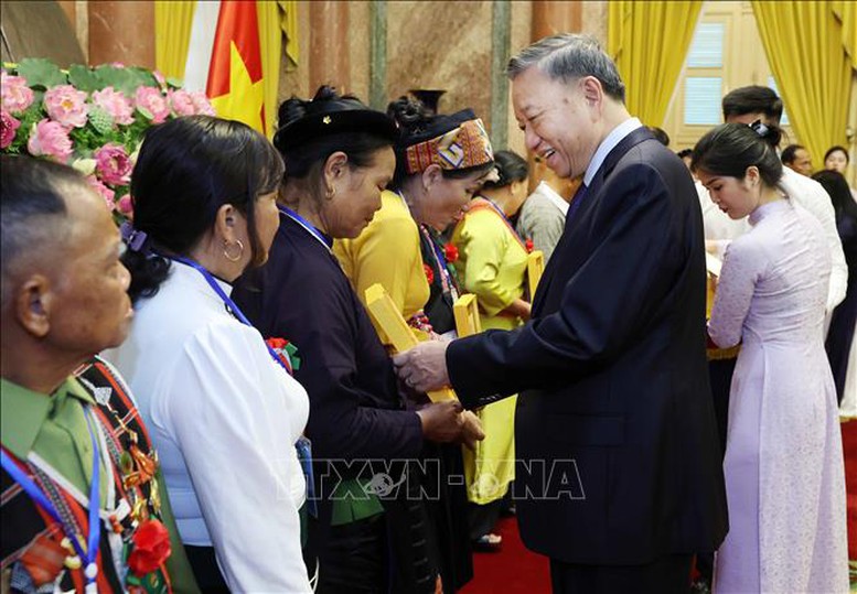 Chủ tịch nước Tô Lâm gặp mặt người có uy tín tiêu biểu trong đồng bào dân tộc- Ảnh 2.