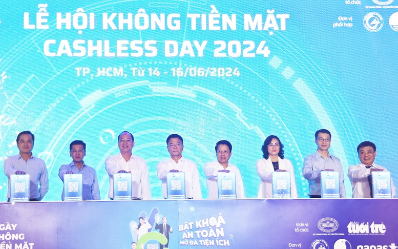 Phó Thủ tướng Lê Thành Long dự khai mạc Lễ hội Không tiền mặt 2024