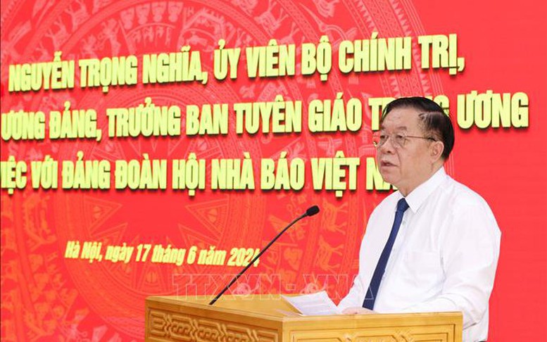 Trưởng Ban Tuyên giáo Trung ương: Chú trọng giáo dục, bồi dưỡng chính trị, đạo đức cho người làm báo