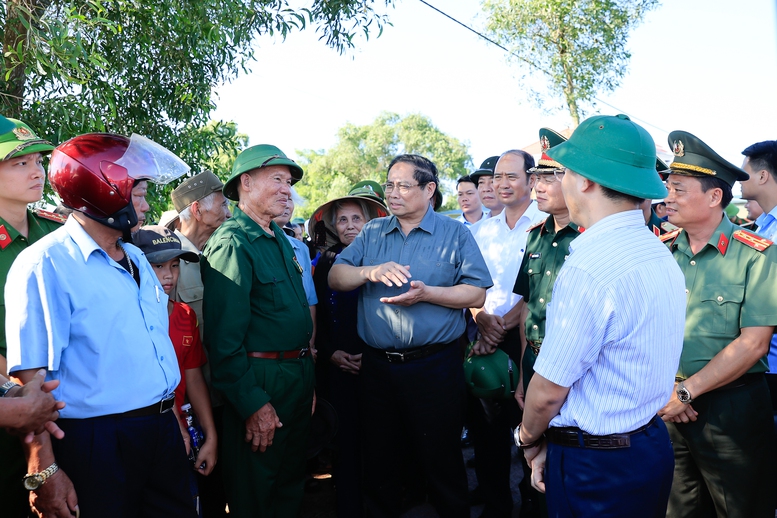 Thủ tướng thăm, tặng quà người có công và trẻ em, người khuyết tật tại Quảng Bình- Ảnh 9.