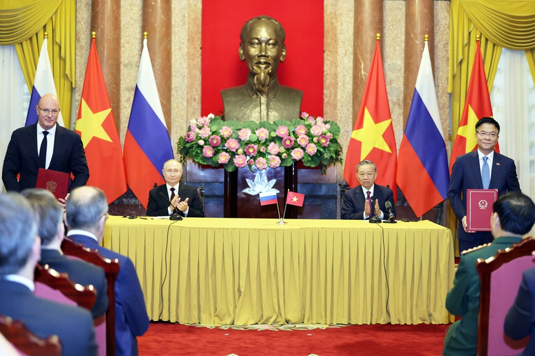 Chủ tịch nước Tô Lâm và Tổng thống Vladimir Putin gặp gỡ báo chí- Ảnh 4.