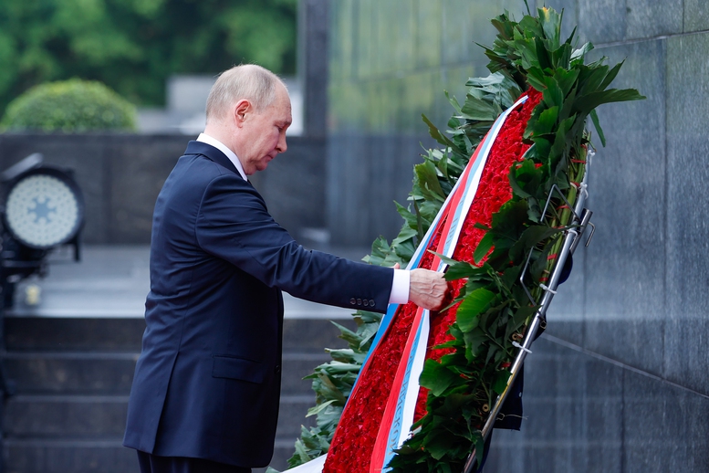 Tổng thống Nga Vladimir Putin vào Lăng viếng Chủ tịch Hồ Chí Minh- Ảnh 2.