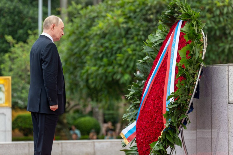 Tổng thống Nga Vladimir Putin vào Lăng viếng Chủ tịch Hồ Chí Minh- Ảnh 7.