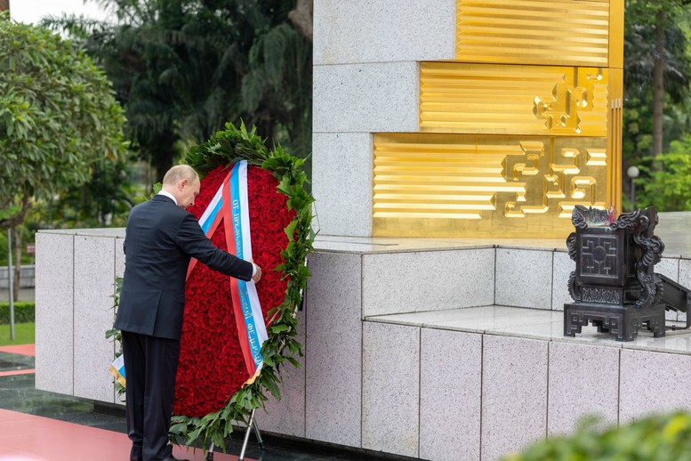 Tổng thống Nga Vladimir Putin vào Lăng viếng Chủ tịch Hồ Chí Minh- Ảnh 6.