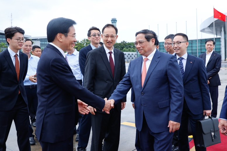 Thủ tướng Phạm Minh Chính lên đường dự Hội nghị của Diễn đàn Kinh tế thế giới và làm việc tại Trung Quốc- Ảnh 2.