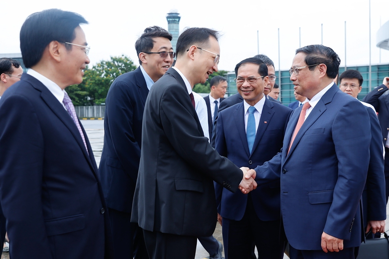 Thủ tướng Phạm Minh Chính lên đường dự Hội nghị của Diễn đàn Kinh tế thế giới và làm việc tại Trung Quốc- Ảnh 3.