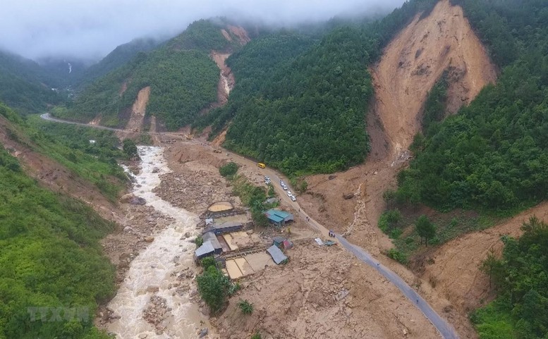 Chủ động ứng phó với mưa lớn kèm lốc, sét, mưa đá, gió giật mạnh và nguy cơ lũ quét, sạt lở đất- Ảnh 1.