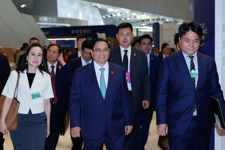 Thủ tướng tham dự Phiên khai mạc toàn thể Hội nghị WEF Đại Liên- Ảnh 1.