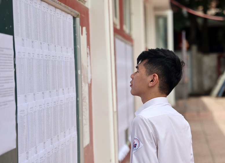 Phó Thủ tướng Lê Thành Long kiểm tra công tác tổ chức kỳ thi tốt nghiệp THPT tại Nghệ An- Ảnh 5.