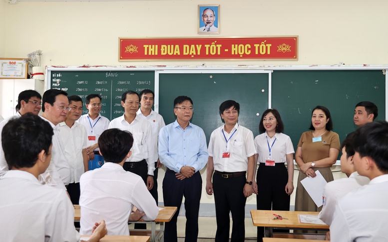 Phó Thủ tướng Lê Thành Long kiểm tra công tác tổ chức kỳ thi tốt nghiệp THPT tại Nghệ An