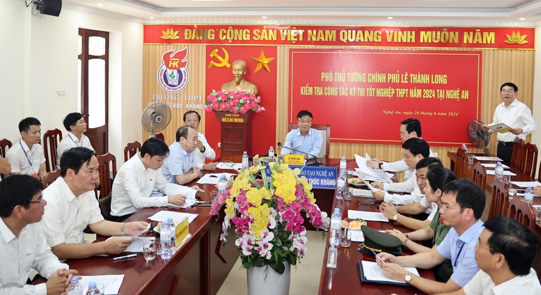 Phó Thủ tướng Lê Thành Long kiểm tra công tác tổ chức kỳ thi tốt nghiệp THPT tại Nghệ An- Ảnh 2.