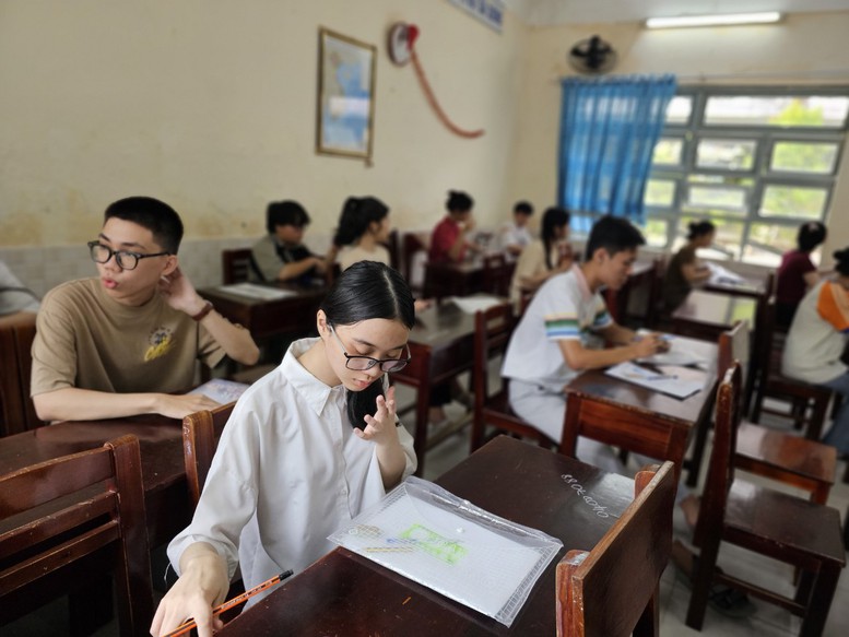 Hơn 13.000 thí sinh Đà Nẵng bước vào ngày thi đầu tiên của kỳ thi tốt nghiệp THPT- Ảnh 7.