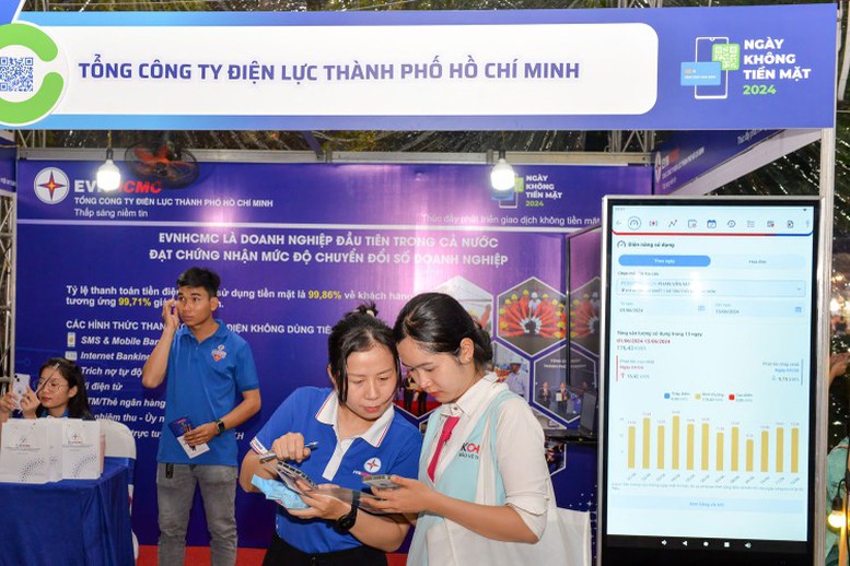 EVNHCMC sắp đạt 100% khách hàng thanh toán không tiền mặt- Ảnh 1.