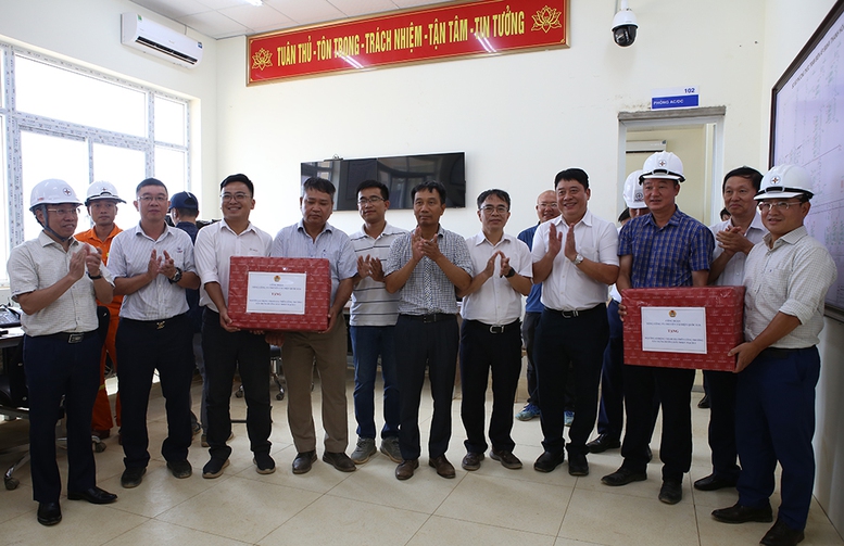 Hoàn thành đóng điện đường dây 500kV mạch 3 cung đoạn Thanh Hóa – Nam Định- Ảnh 8.