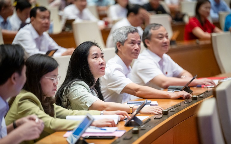 Phó Thủ tướng Trần Hồng Hà trả lời các vấn đề ‘nóng’ tại Quốc hội