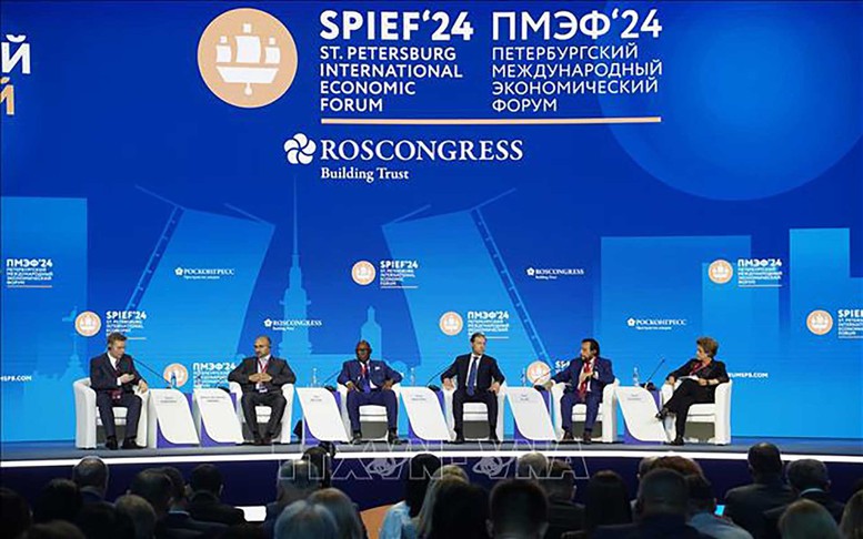 Phó Thủ tướng Trần Lưu Quang đưa ra ba đề xuất tại Diễn đàn Kinh tế quốc tế Saint-Petersburg
