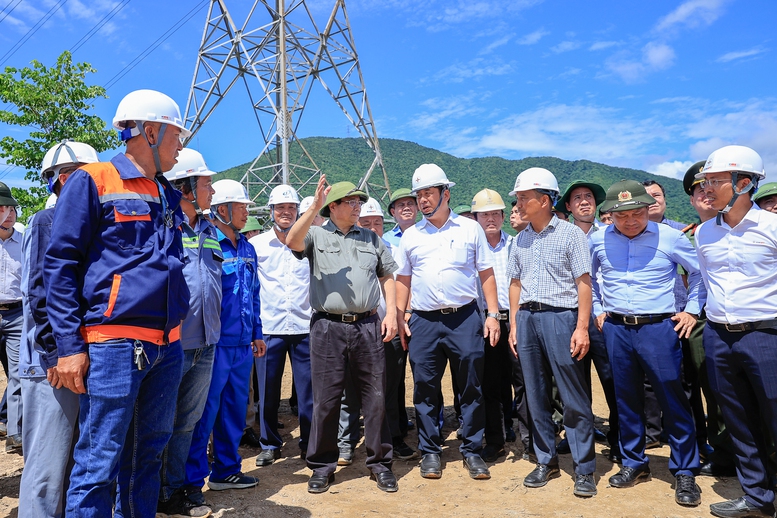 Thủ tướng biểu dương các đơn vị vượt mọi khó khăn, nỗ lực thi công công trình đường dây 500 kV mạch 3- Ảnh 1.