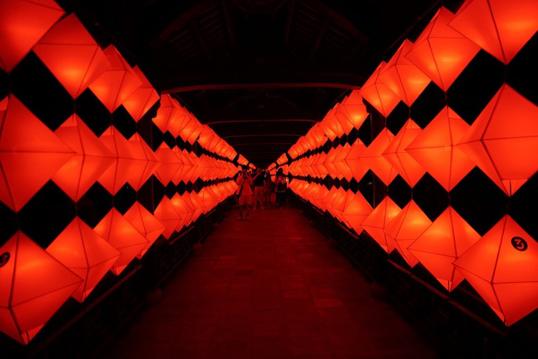 Trình diễn không gian ánh sáng kỳ ảo tại Thái Bình Lâu, Đại Nội Huế- Ảnh 2.