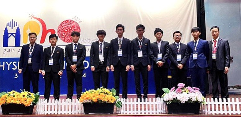 8/8 học sinh Việt Nam giành huy chương Olympic Vật lý Châu Á 2024- Ảnh 1.