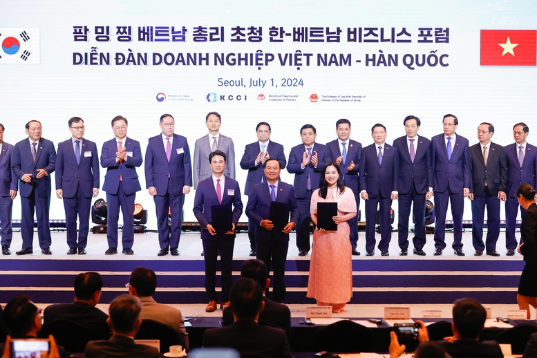 Thủ tướng: Các nhà đầu tư Hàn Quốc có thể yên tâm đầu tư lâu dài, ổn định, an toàn tại Việt Nam- Ảnh 8. Thủ tướng: Các nhà đầu tư Hàn Quốc có thể yên tâm đầu tư lâu dài, ổn định, an toàn tại Việt Nam- Ảnh 8.