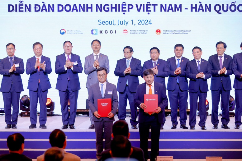 Thủ tướng: Các nhà đầu tư Hàn Quốc có thể yên tâm đầu tư lâu dài, ổn định, an toàn tại Việt Nam- Ảnh 10. Thủ tướng: Các nhà đầu tư Hàn Quốc có thể yên tâm đầu tư lâu dài, ổn định, an toàn tại Việt Nam- Ảnh 10.