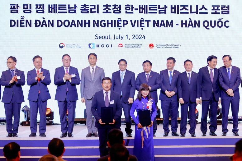 Thủ tướng: Các nhà đầu tư Hàn Quốc có thể yên tâm đầu tư lâu dài, ổn định, an toàn tại Việt Nam- Ảnh 11. Thủ tướng: Các nhà đầu tư Hàn Quốc có thể yên tâm đầu tư lâu dài, ổn định, an toàn tại Việt Nam- Ảnh 11.