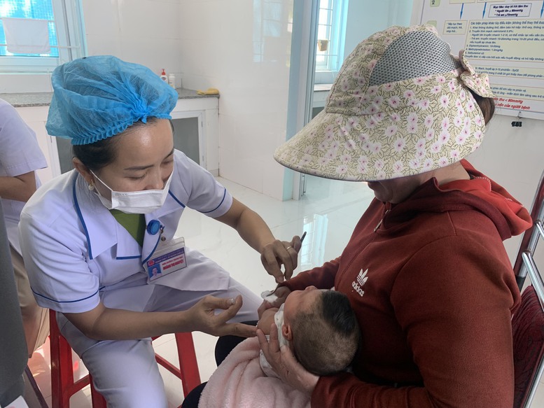 Việt Nam đã bổ sung 1 liều vaccine phòng bệnh bạch hầu cho trẻ- Ảnh 1.