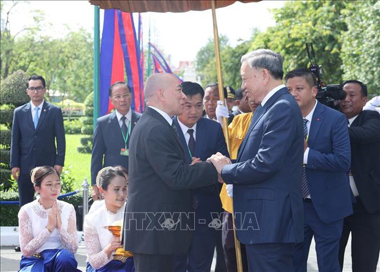 Lễ đón chính thức Chủ tịch nước Tô Lâm thăm cấp Nhà nước Vương quốc Campuchia- Ảnh 1.