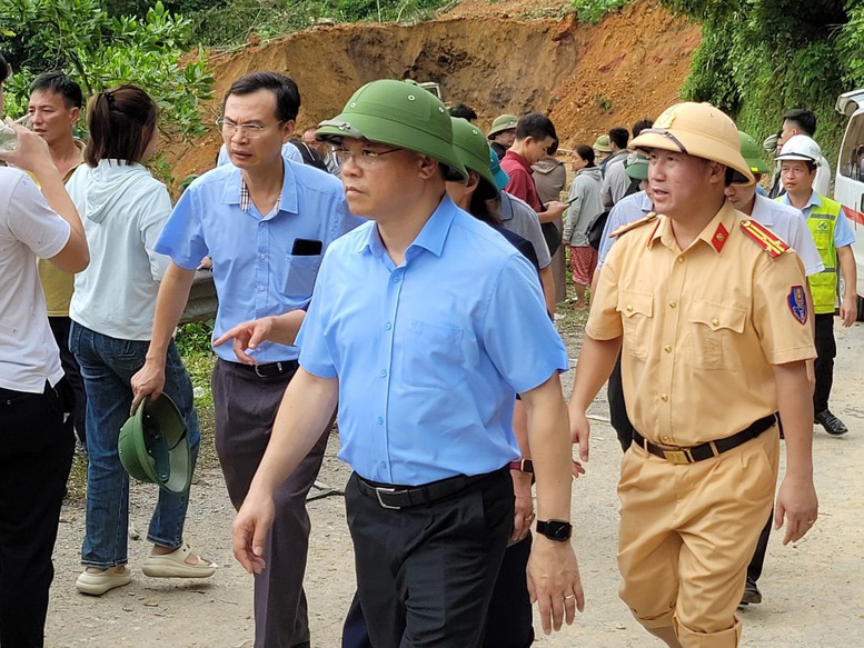 Uỷ ban ATGT Quốc gia thăm hỏi gia đình có nạn nhân tử vong tại Hà Giang
- Ảnh 1.