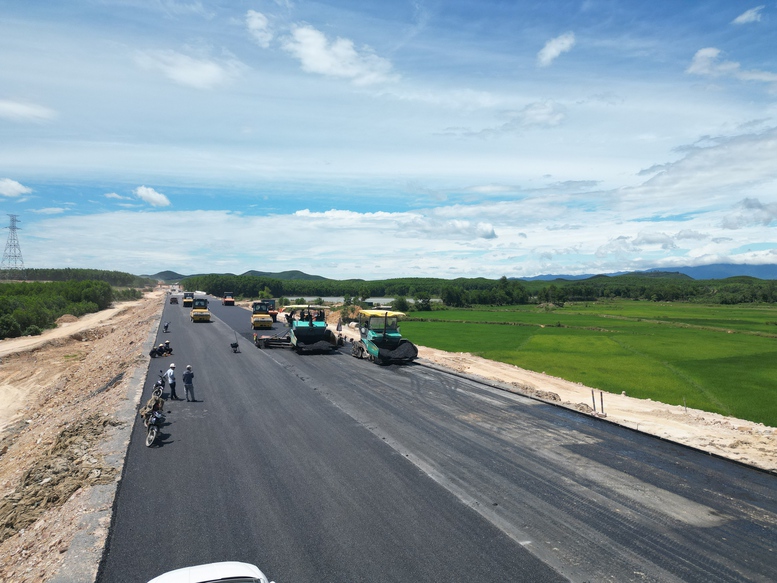 Cao tốc Vạn Ninh-Cam Lộ quyết tâm về đích trước thời hạn- Ảnh 5.