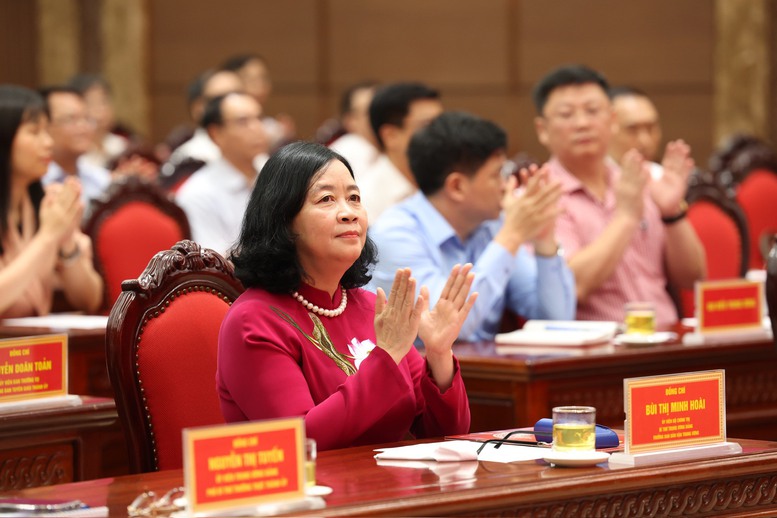Đồng chí Bùi Thị Minh Hoài được phân công giữ chức Bí thư Thành ủy Hà Nội- Ảnh 3.