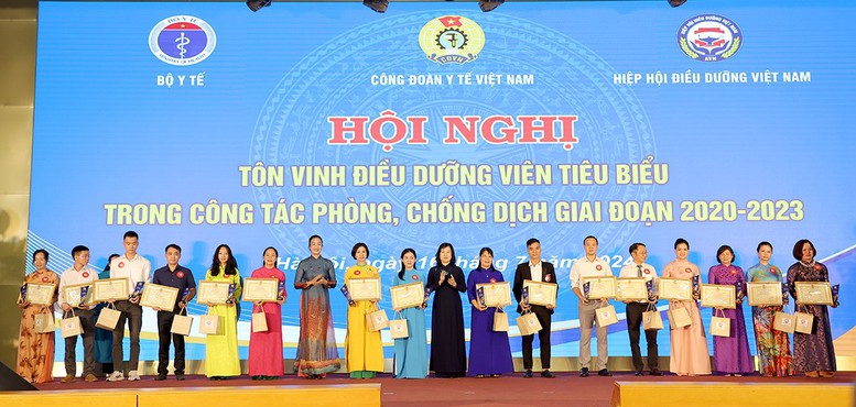 Tôn vinh 135 điều dưỡng tiêu biểu cả nước- Ảnh 1.