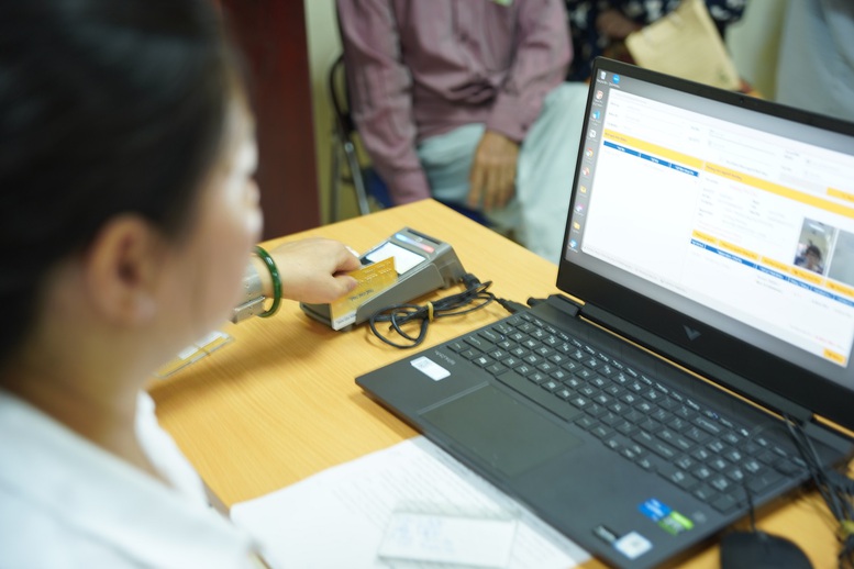 Bưu điện Việt Nam chi trả lương hưu, trợ cấp BHXH theo mức tăng mới- Ảnh 1.