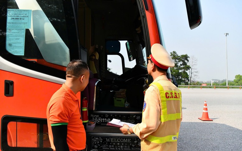 Ghi hình 'phạt nguội', hàng trăm xe vi phạm trên các tuyến cao tốc