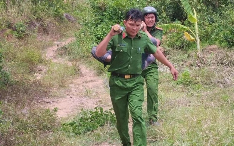 Lãnh đạo Bộ Công an biểu dương hành động tận tụy cứu giúp nhân dân trong tình huống nguy hiểm