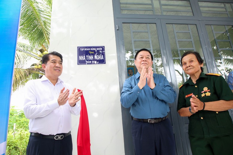 Tập đoàn Hùng Nhơn trao tặng nhà tình nghĩa cho các gia đình chính sách, người có công tỉnh Tây Ninh- Ảnh 1.