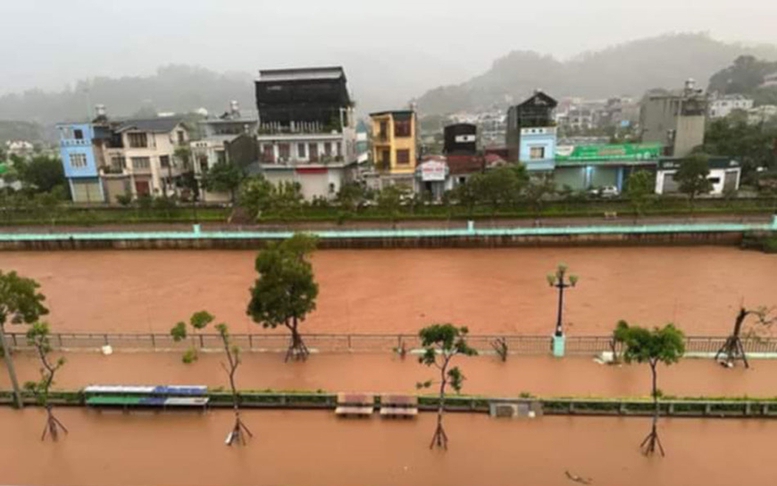 Mưa lũ lớn gây sạt lở, ngập úng, Sơn La huy động lực lượng đảm bảo an toàn cho người dân