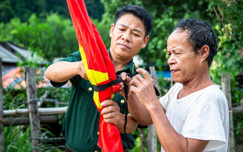 Đồng bào biên giới, ngư dân treo cờ rủ tưởng nhớ Tổng Bí thư Nguyễn Phú Trọng