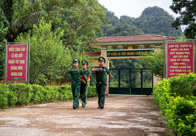 Đồng bào biên giới, ngư dân treo cờ rủ tưởng nhớ Tổng Bí thư Nguyễn Phú Trọng- Ảnh 4.