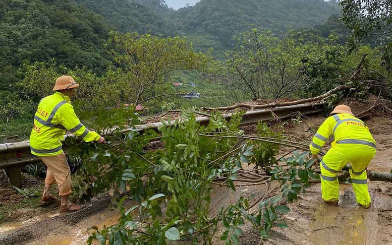 Lực lượng công an tập trung khắc phục hậu quả mưa lũ