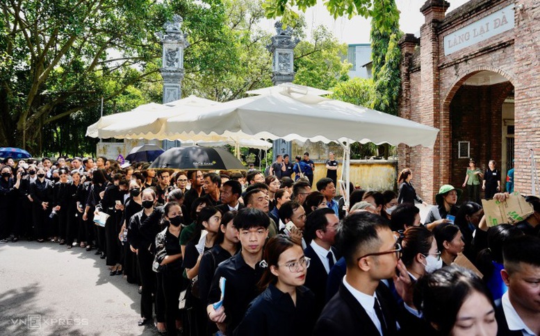 Hình ảnh người dân nghẹn ngào tiễn biệt Tổng Bí thư Nguyễn Phú Trọng- Ảnh 15.