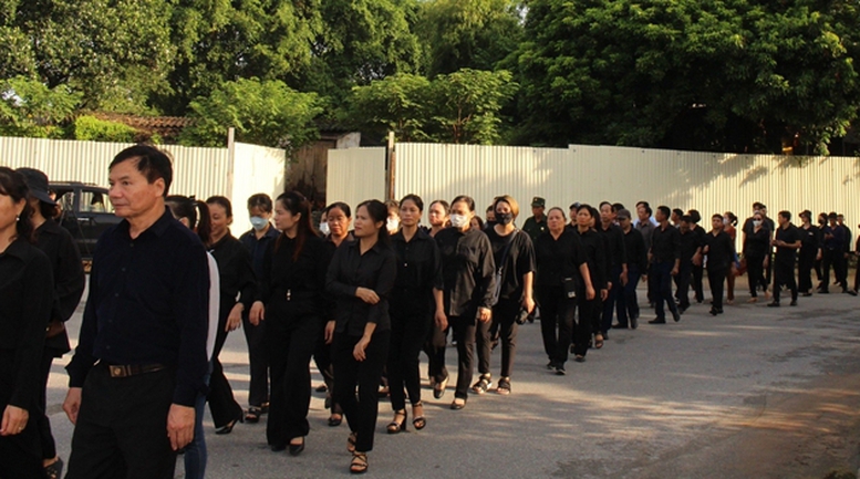 Hình ảnh người dân nghẹn ngào tiễn biệt Tổng Bí thư Nguyễn Phú Trọng- Ảnh 17.