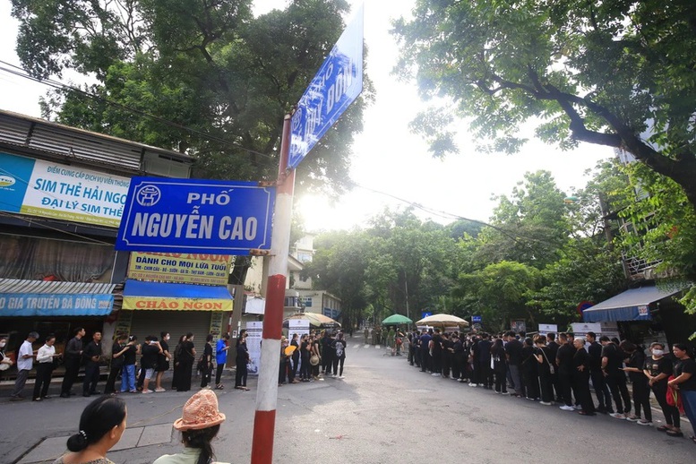 Hình ảnh người dân nghẹn ngào tiễn biệt Tổng Bí thư Nguyễn Phú Trọng- Ảnh 7.
