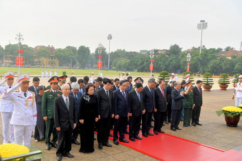 Lãnh đạo Đảng, Nhà nước viếng Chủ tịch Hồ Chí Minh và các Anh hùng liệt sĩ- Ảnh 2.