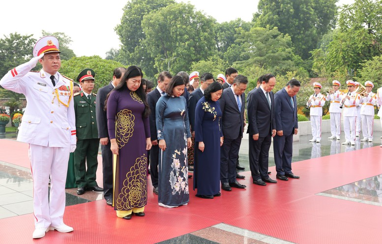 Lãnh đạo Đảng, Nhà nước viếng Chủ tịch Hồ Chí Minh và các Anh hùng liệt sĩ- Ảnh 12.