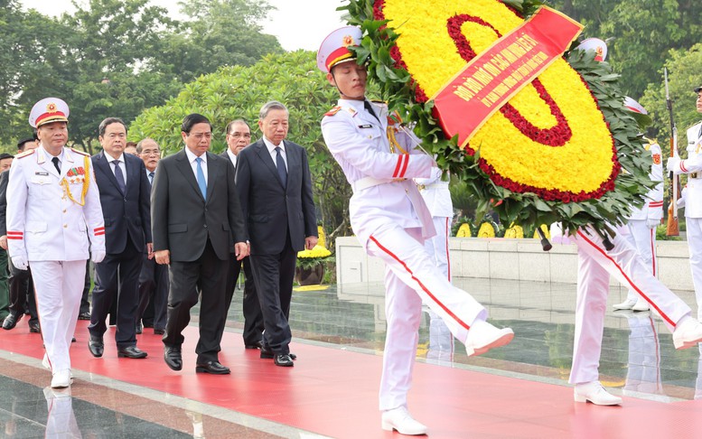 Lãnh đạo Đảng, Nhà nước viếng Chủ tịch Hồ Chí Minh và các Anh hùng liệt sĩ